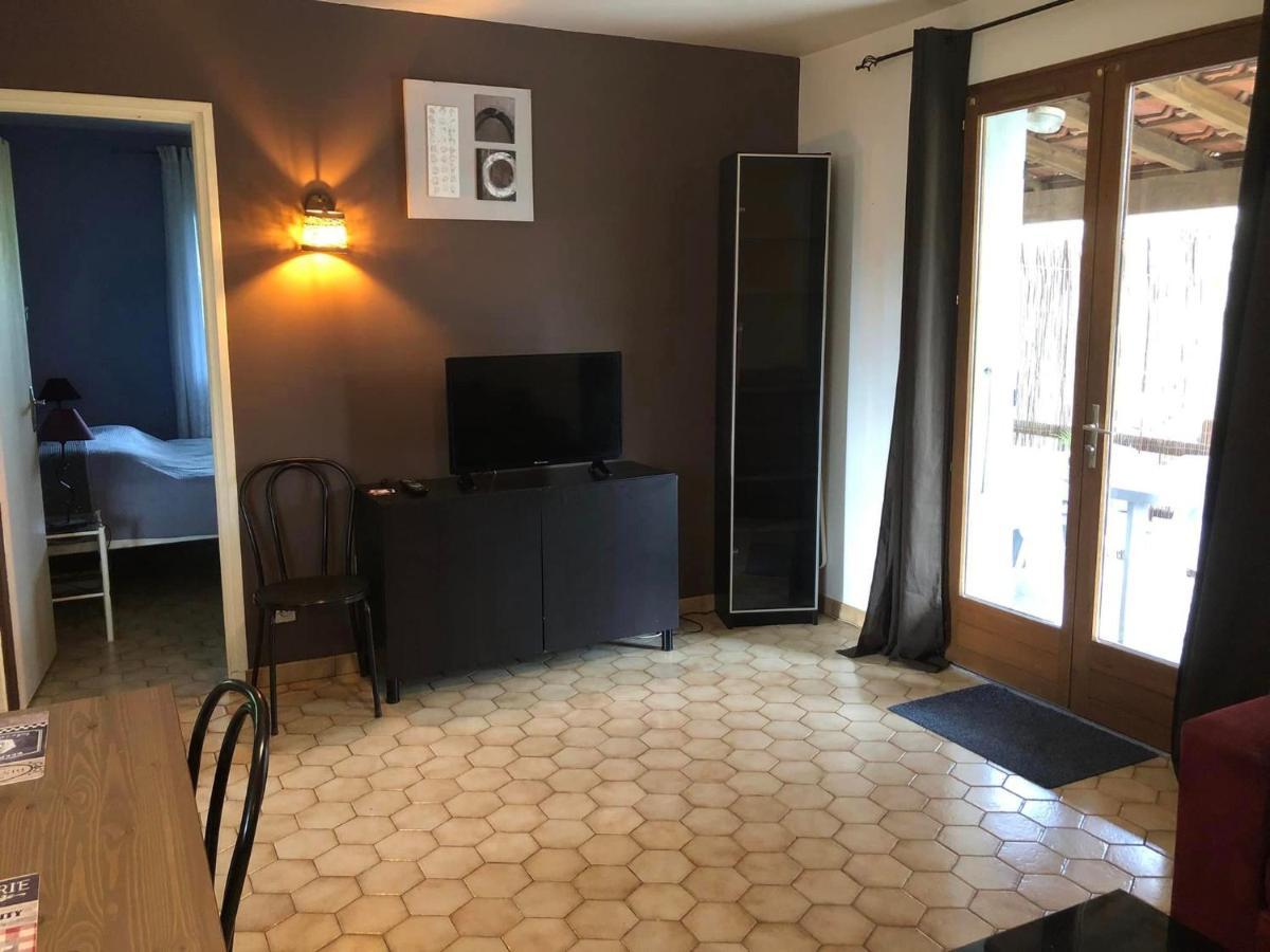 Hotel Les Persedes Lavilledieu  Экстерьер фото