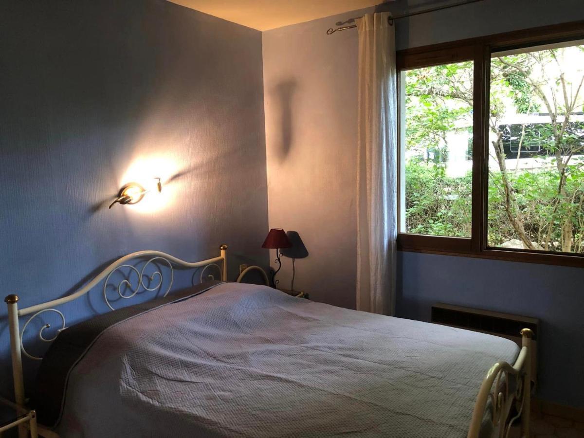 Hotel Les Persedes Lavilledieu  Экстерьер фото
