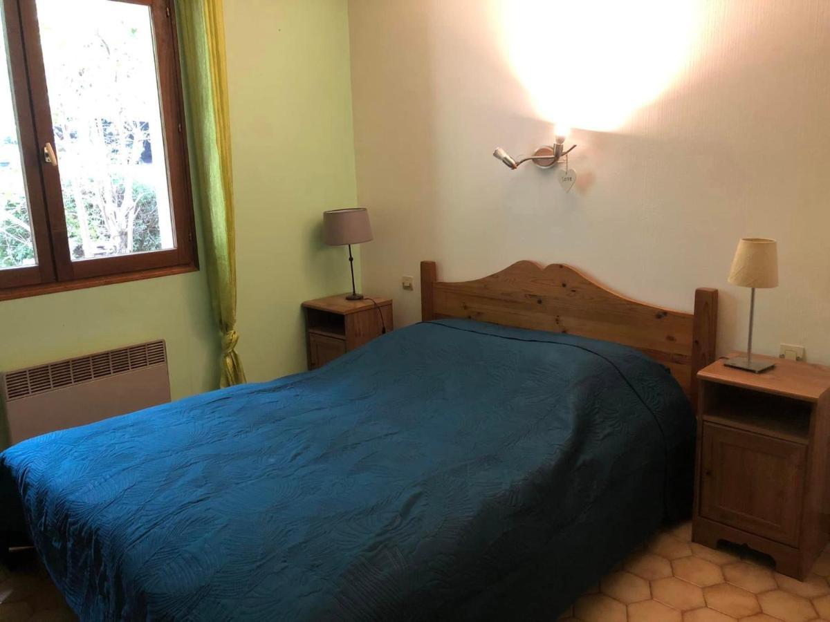 Hotel Les Persedes Lavilledieu  Экстерьер фото