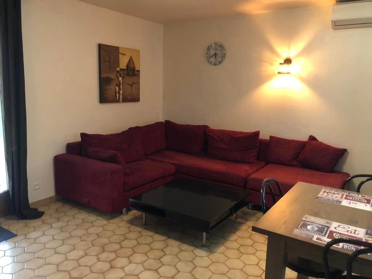 Hotel Les Persedes Lavilledieu  Экстерьер фото