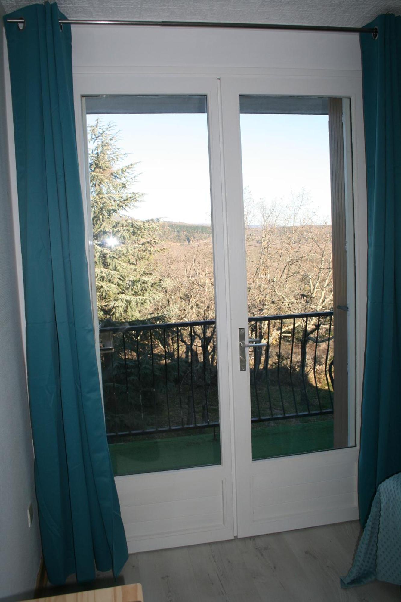 Hotel Les Persedes Lavilledieu  Экстерьер фото
