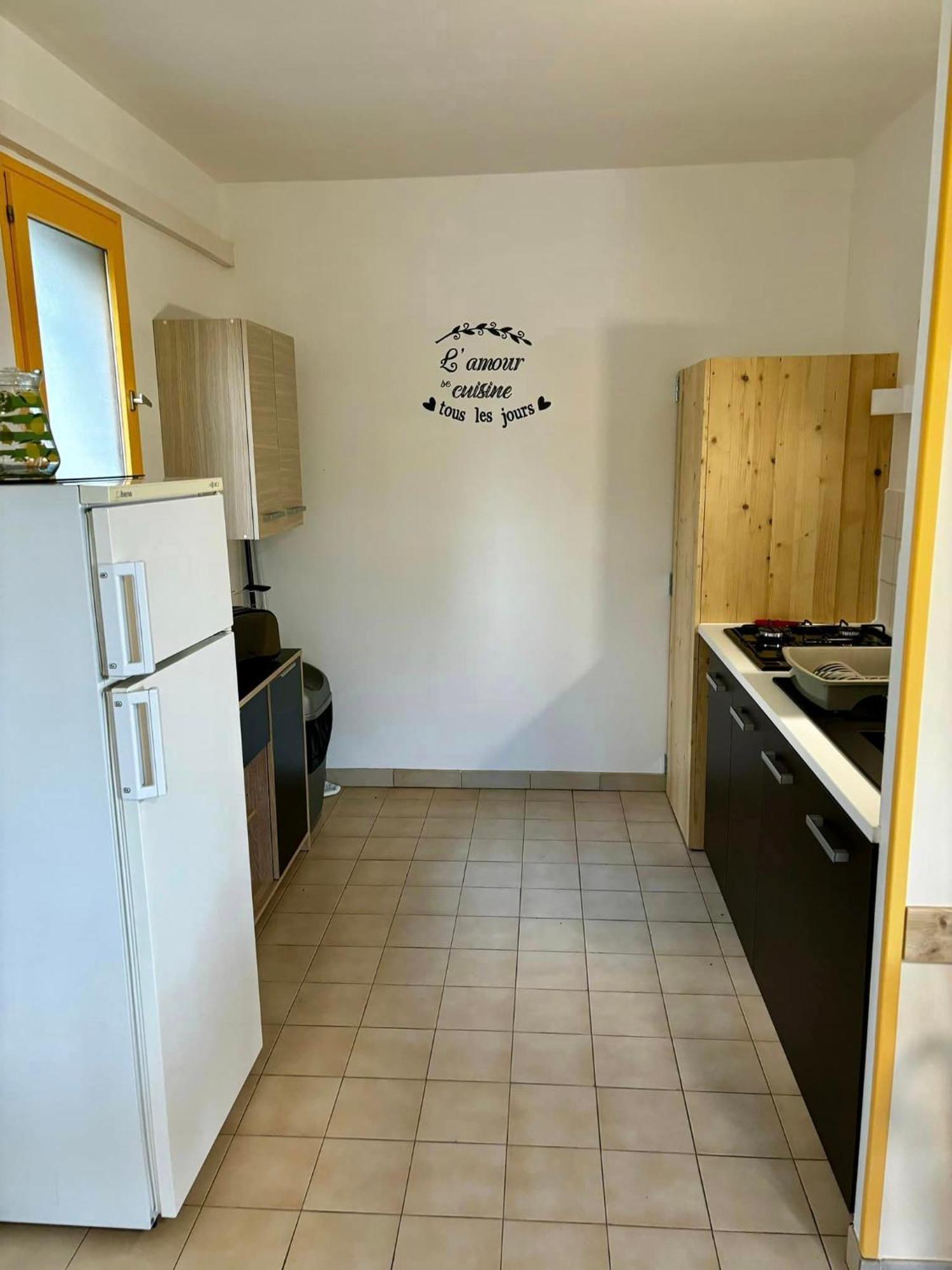 Hotel Les Persedes Lavilledieu  Экстерьер фото