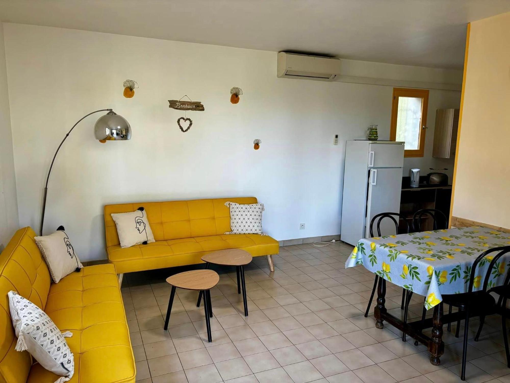 Hotel Les Persedes Lavilledieu  Экстерьер фото