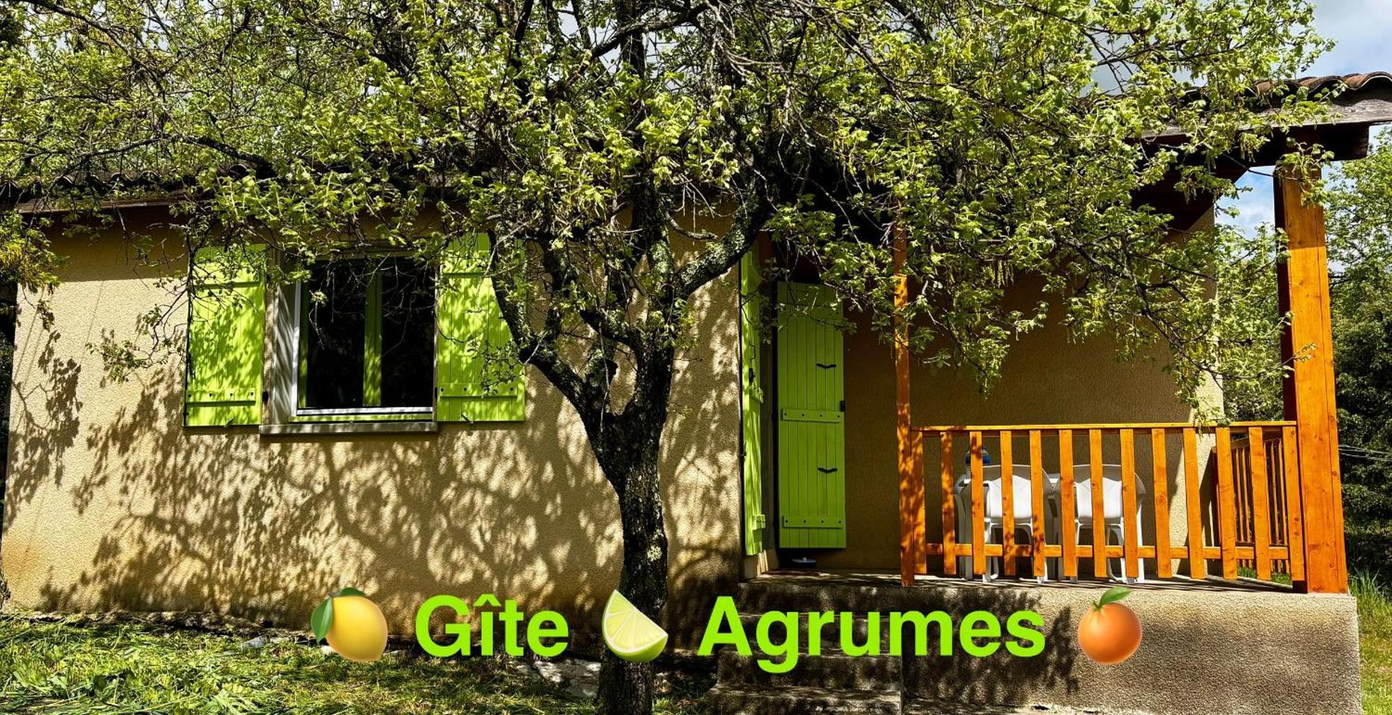 Hotel Les Persedes Lavilledieu  Экстерьер фото