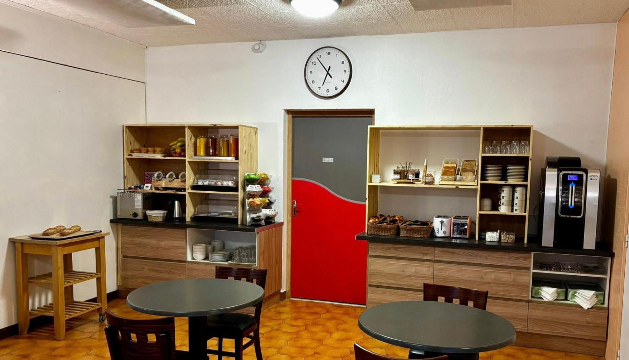 Hotel Les Persedes Lavilledieu  Экстерьер фото