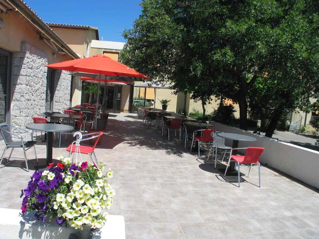 Hotel Les Persedes Lavilledieu  Экстерьер фото