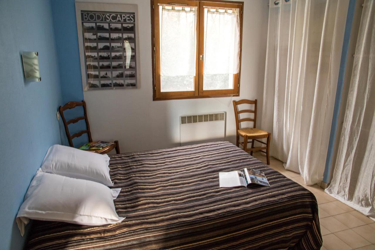 Hotel Les Persedes Lavilledieu  Экстерьер фото