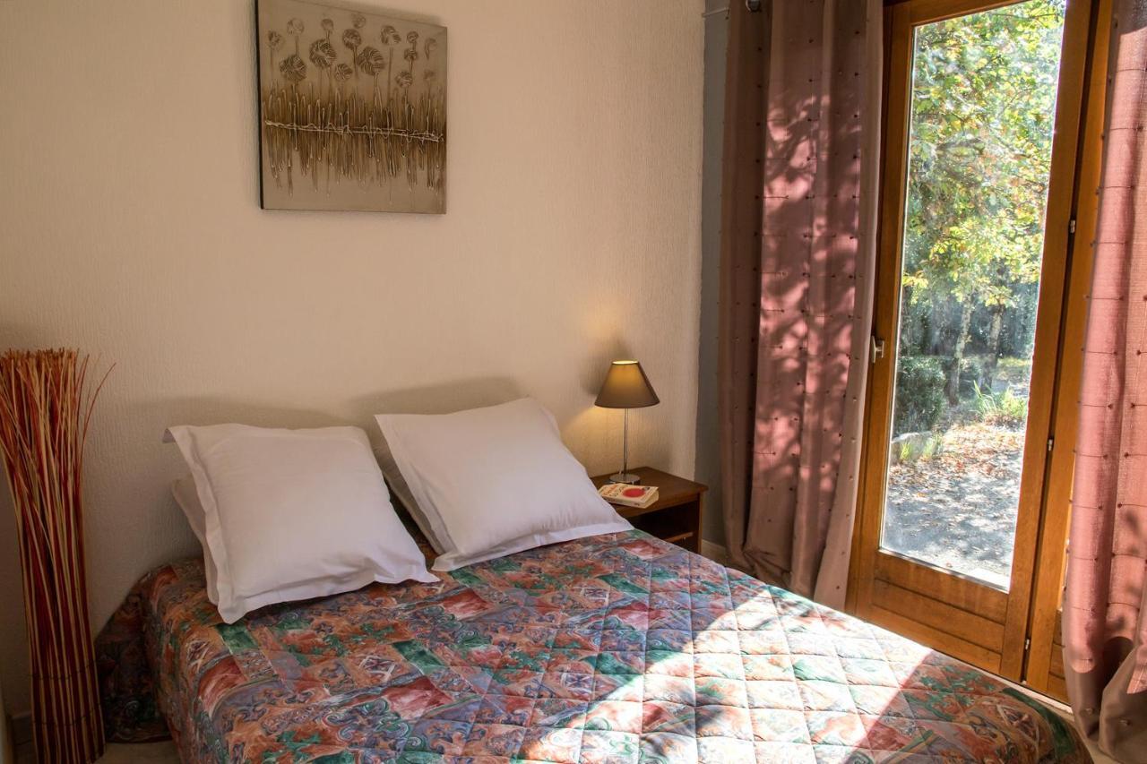 Hotel Les Persedes Lavilledieu  Экстерьер фото